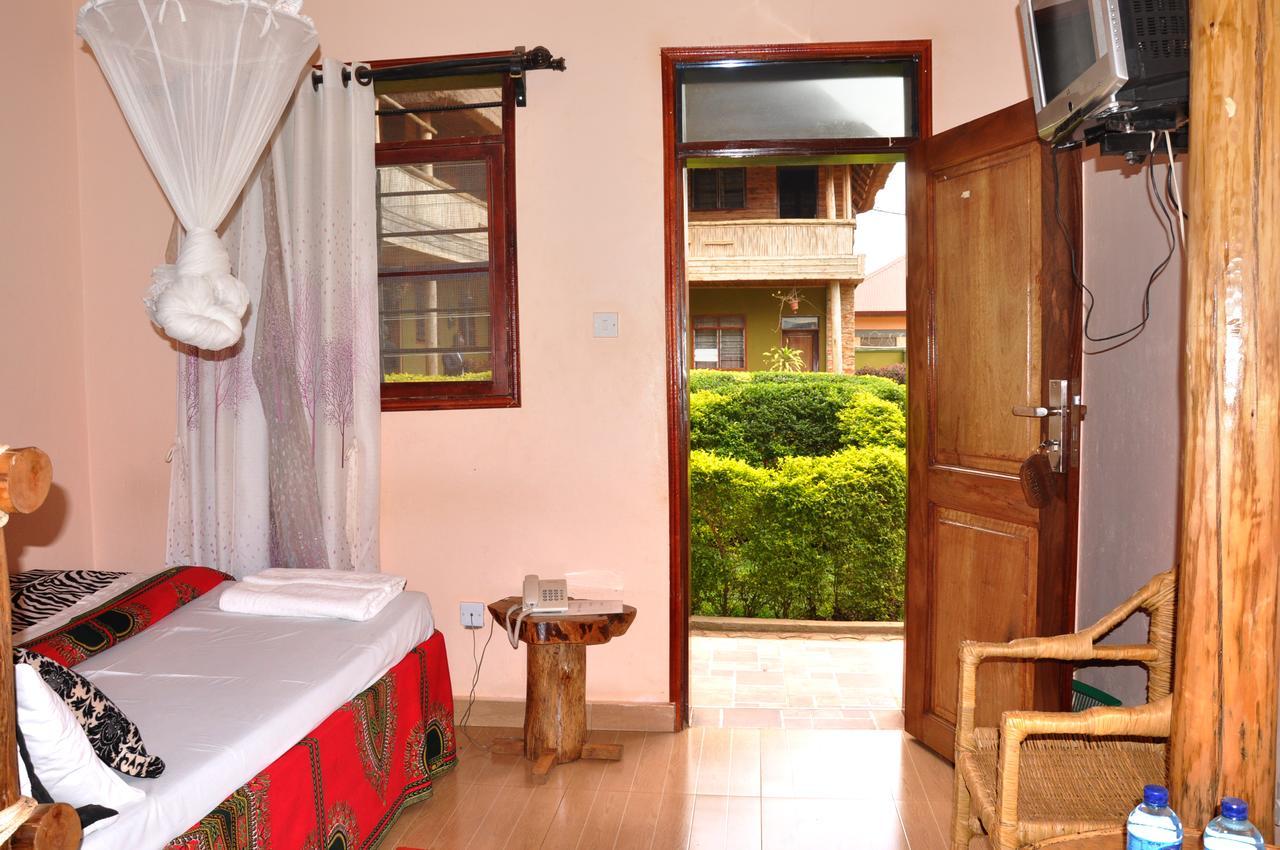Unik Hotel Kireka エクステリア 写真