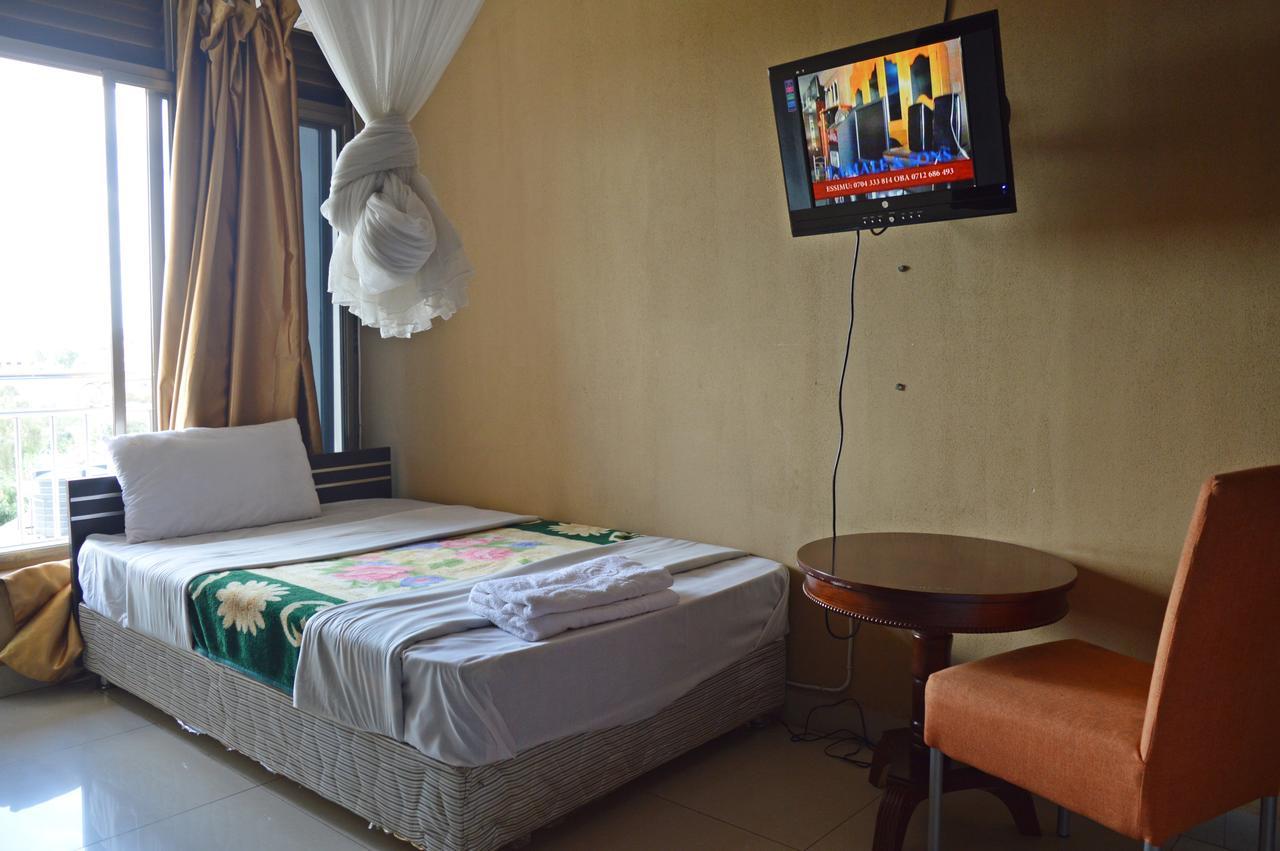 Unik Hotel Kireka エクステリア 写真
