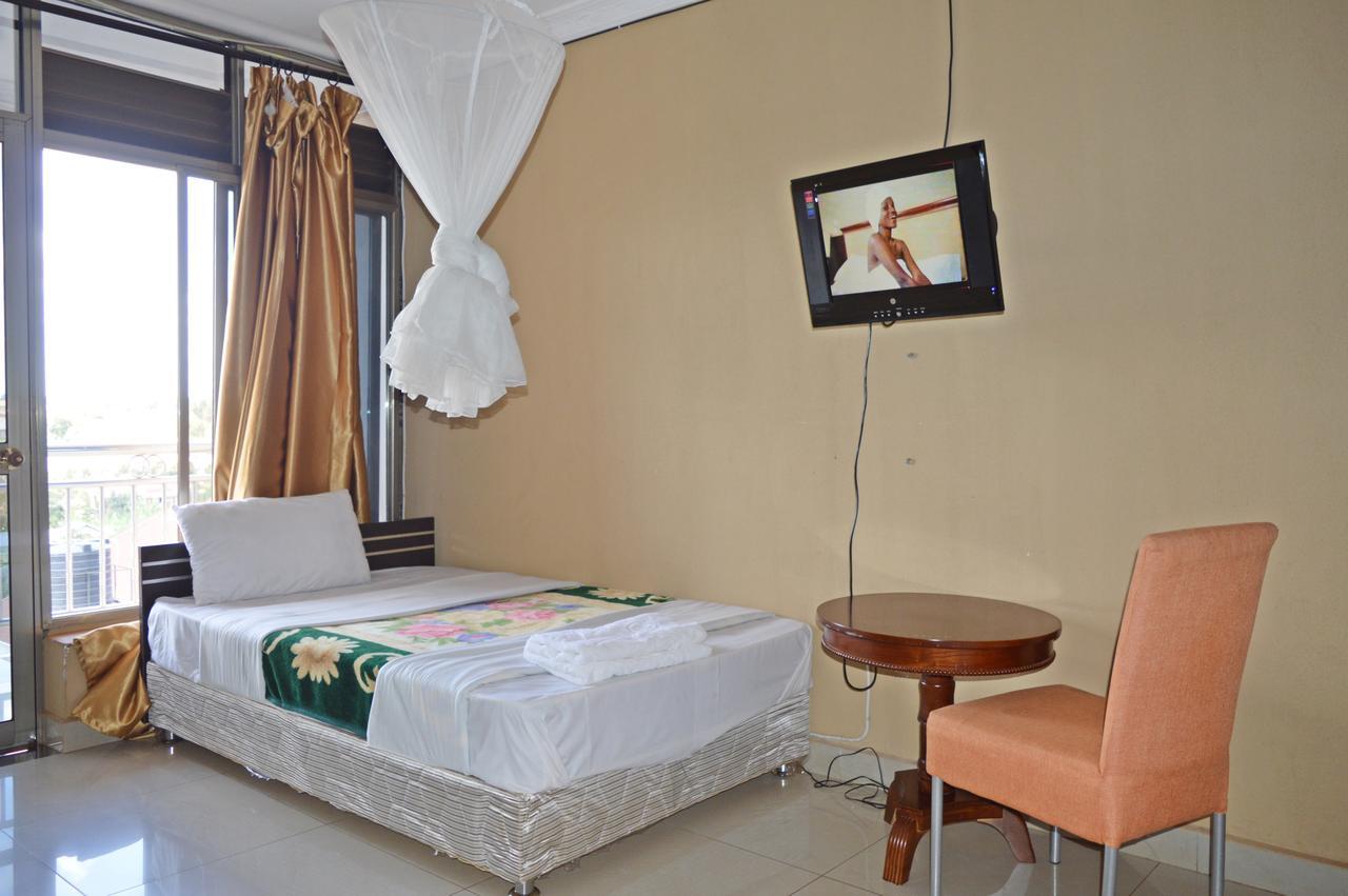 Unik Hotel Kireka エクステリア 写真