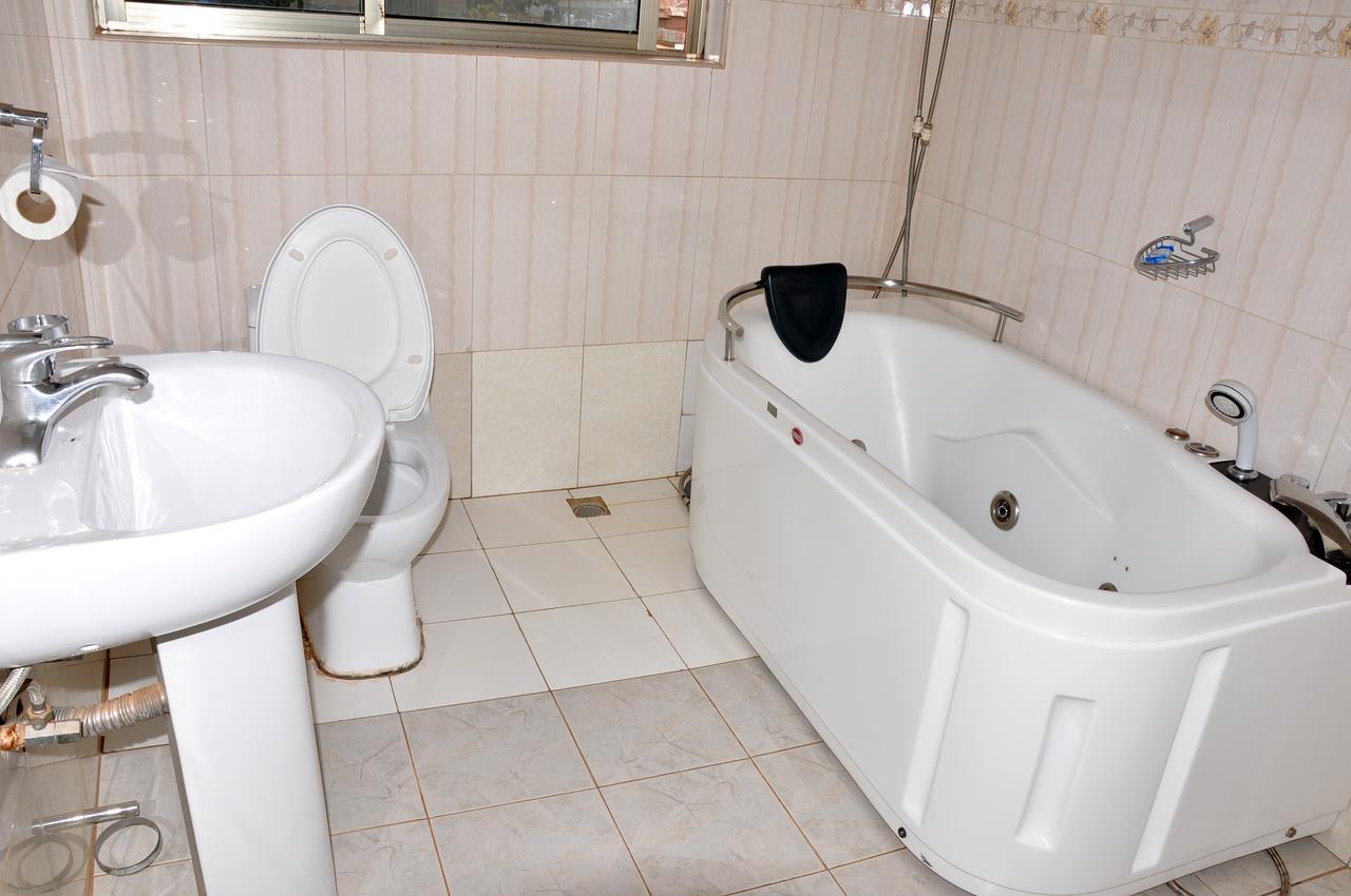 Unik Hotel Kireka エクステリア 写真